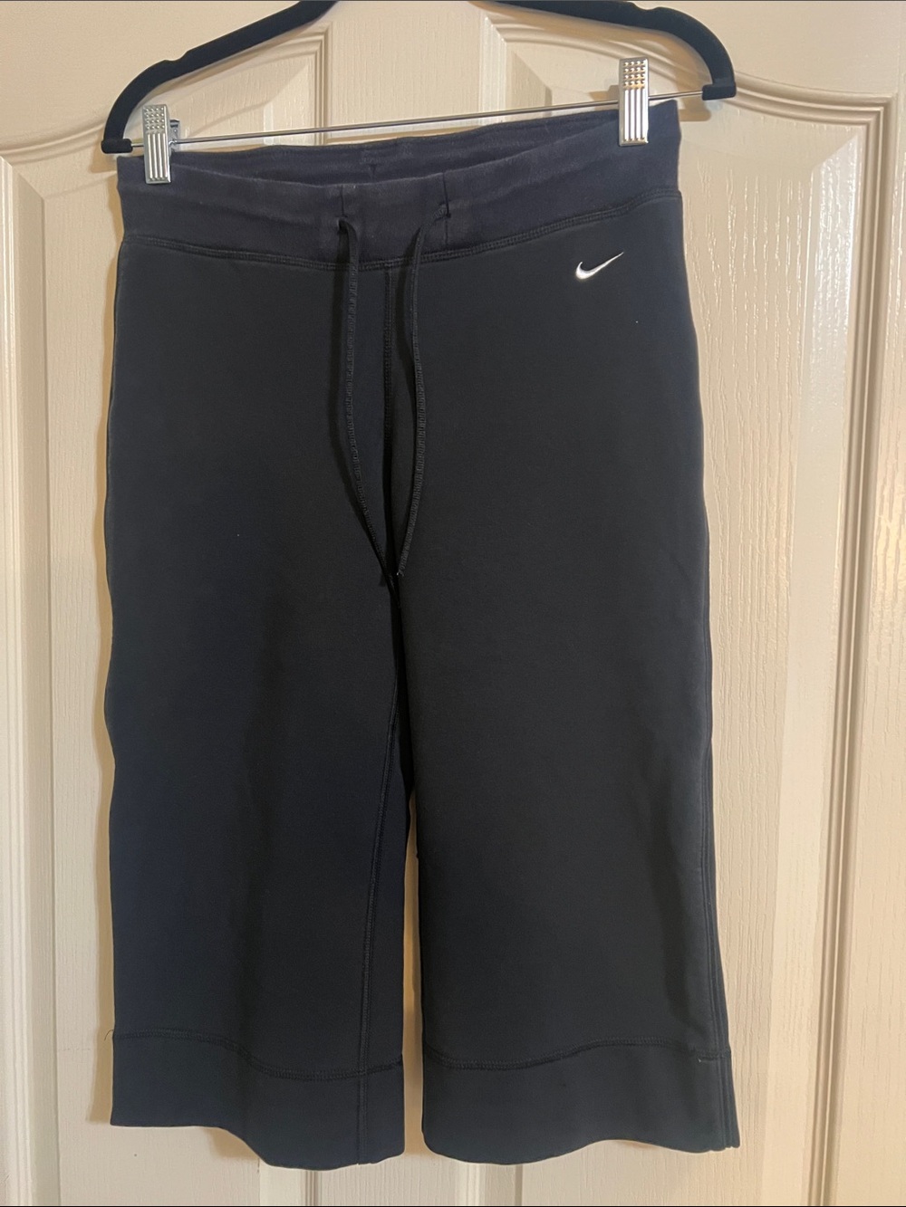 Nike Women’s Black Athletic Cropped Pants with Drawstring